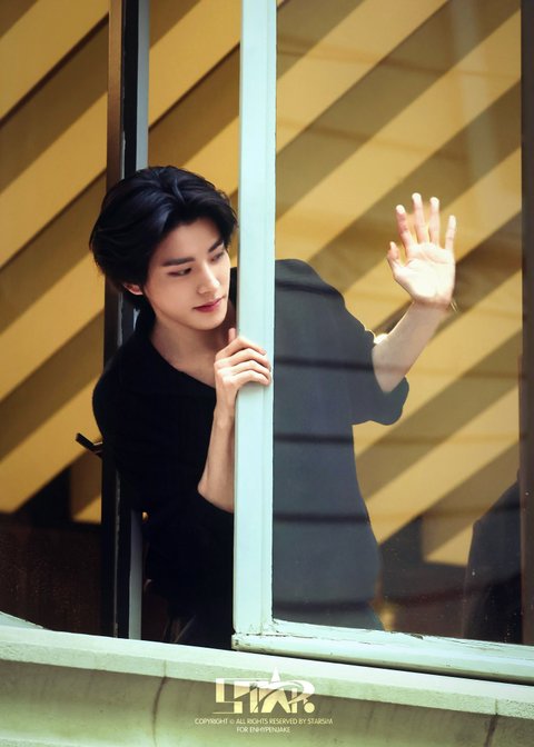 프라다 엔하이픈 제이크가 ㄹㅈㄷ임