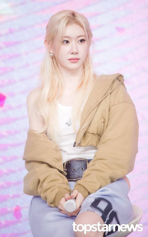 있지 기자간담회 사진 뜸