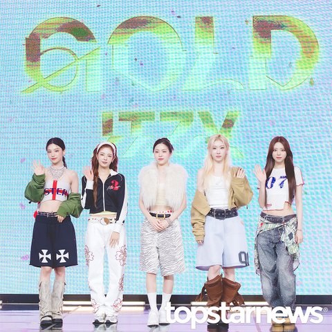 있지 기자간담회 사진 뜸