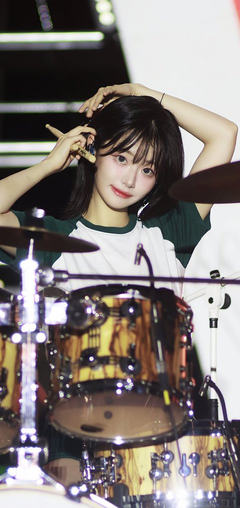QWER 쵸단, '여성미가 물씬~'