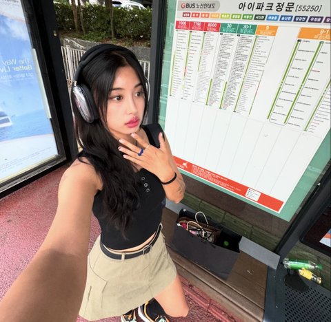 여군이 뭐 이리 이쁨?