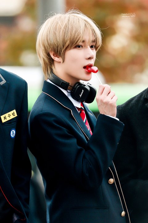 오늘...교복 투바투가 너무 좋아