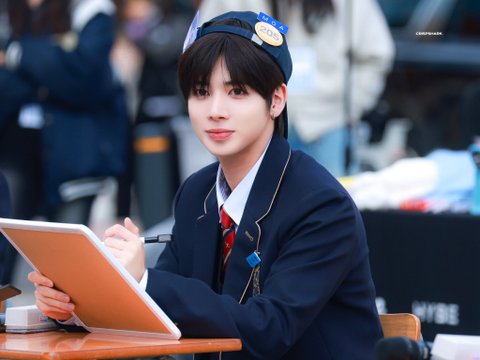 오늘...교복 투바투가 너무 좋아