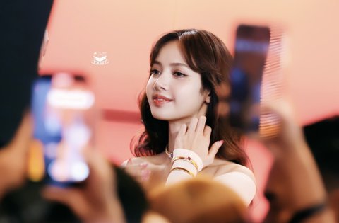 리사 불가리행사 보그커버장식