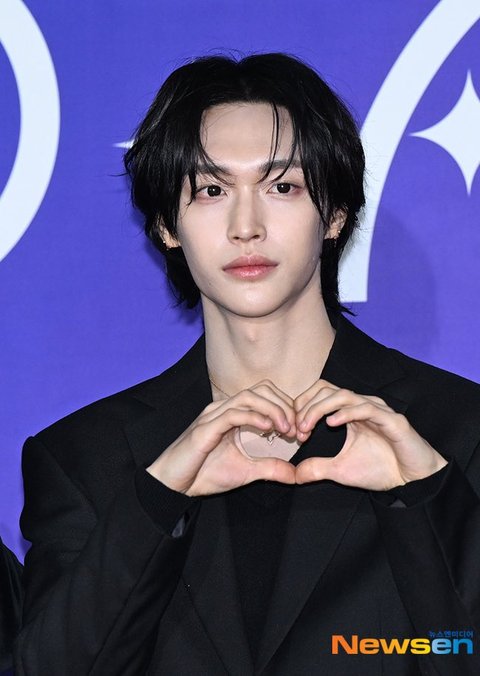 라이즈 원빈 오늘자 기사사진..ㅋㅋㅋㅋㅋㅋ