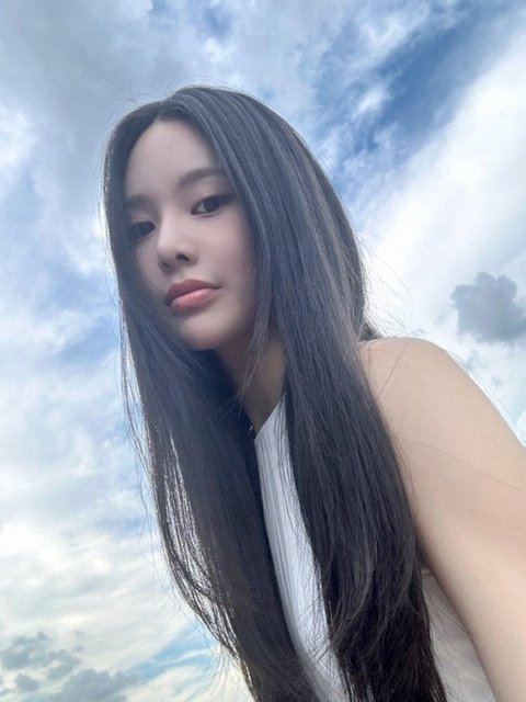 신인 걸그룹 센터 중에 누가 젤 이쁨?