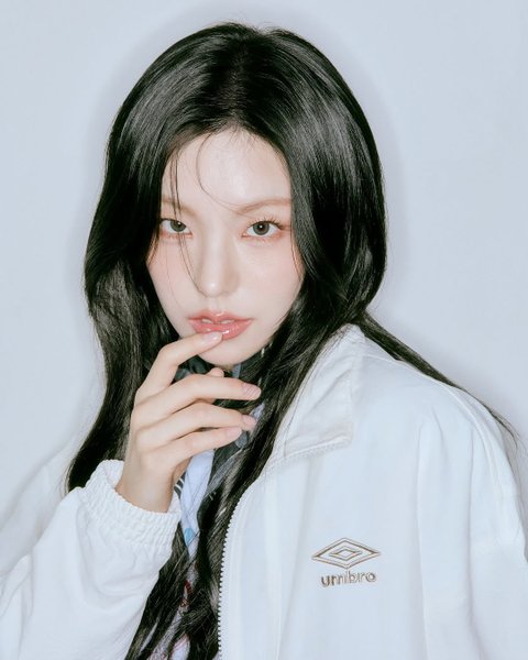 예지는 대체 패션위크때마다 왜이럼?