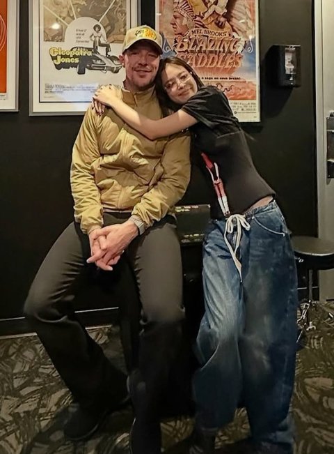 제니는 성범죄자 감싸면서도 이미지 관리 잘하네ㅋㅋ