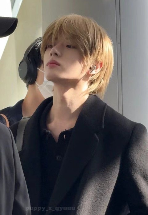 근데 범규가 진짜 잘생긴 것 같음