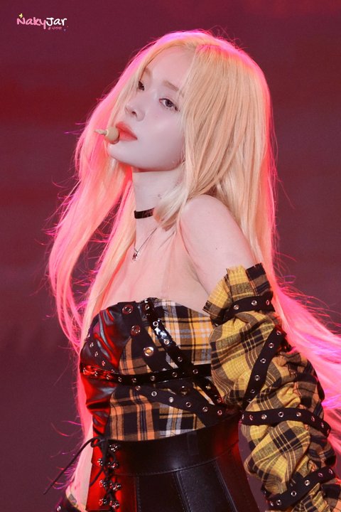 이번 만우절 에스파 사진 엄청 올라오네