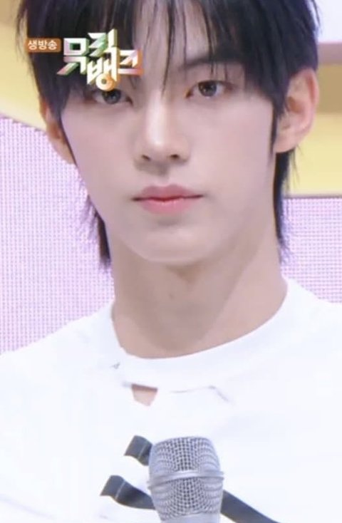 이 남돌정도면 하관이 큰편임?