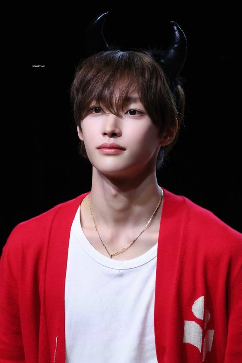 팬싸템 착용한 오늘자 라이즈 원빈ㅋㅋㅋ