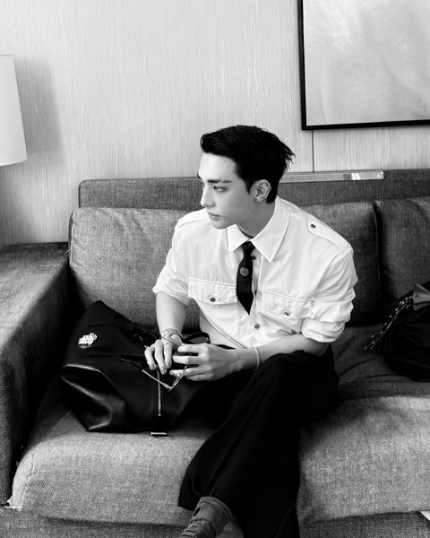 뉴욕 베르사체 매장 방문한 스키즈 현진