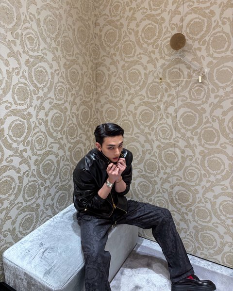 뉴욕 베르사체 매장 방문한 스키즈 현진