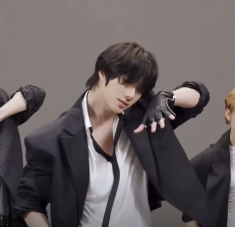 투바투 범규 너무 잘생겼다