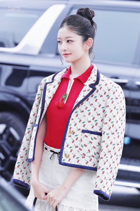 오늘자 머리깐 레이