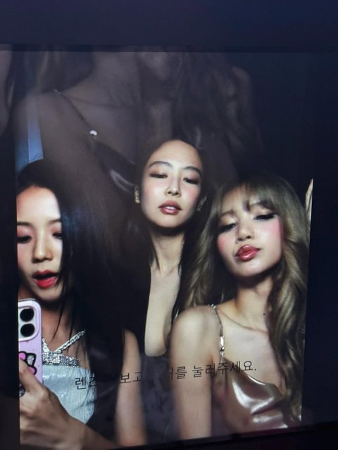 블핑 새로운 사진 뜸 ㅠㅠ