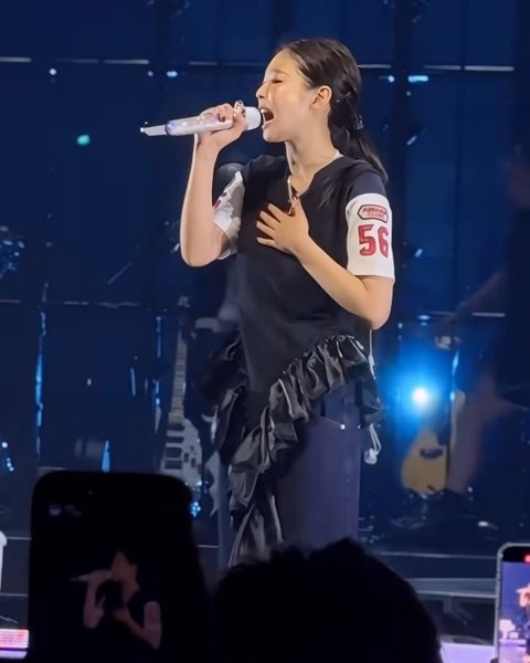요즘 아이돌 무대의상으로 떠오르는 유행이라는 브랜드