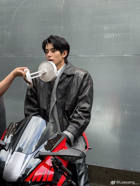 프듀 김민규 최근 근황 중국 잡지 표지