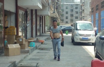 중국남자들 옷을 왜 이렇고 입고 다님?