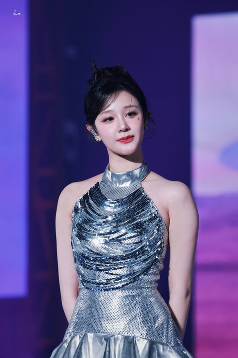 파리타 베몬은 진짜 현실에서 막 튀어나온 바비 인형 공주 같아