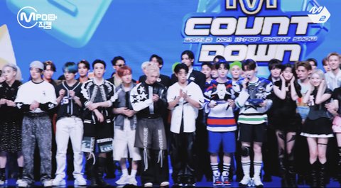 아이브는 스트레이키즈 박수 셔틀임?