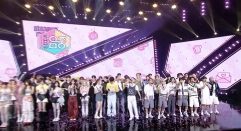 아이브는 스트레이키즈 박수 셔틀임?