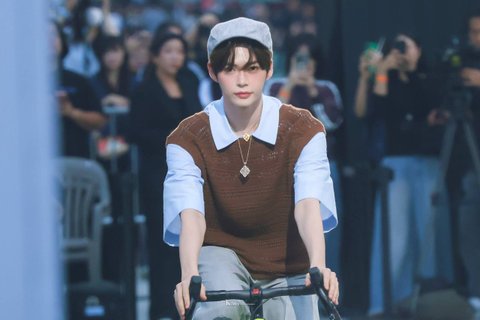 미스지컬렉션 26ss 블루밍시즌 패션쇼 오프닝 성한빈