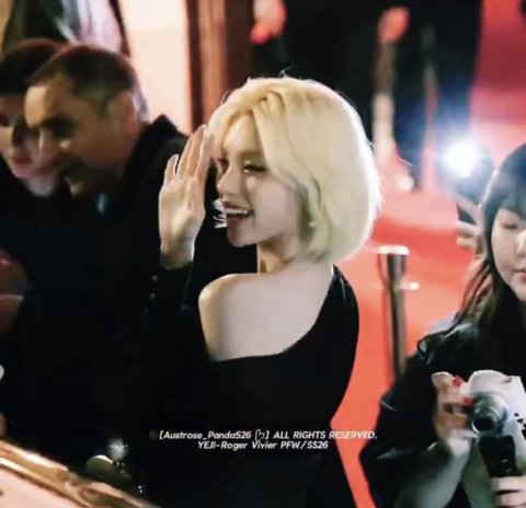 예지 패션위크 진짜 공주같다