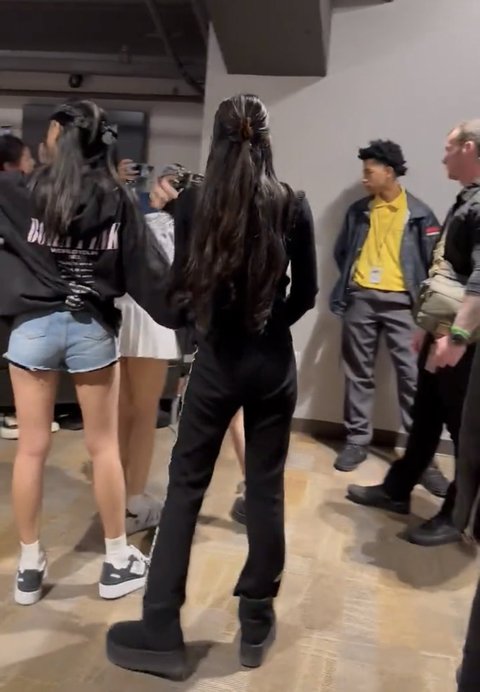 제니 복근 얼마나 탄탄한거임..?