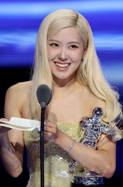 진짜 같은 한복 스타일인데 왜 혼자만