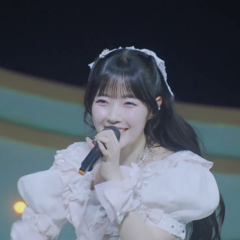 이거 블러셔 뭐임? 비슷한거라도..