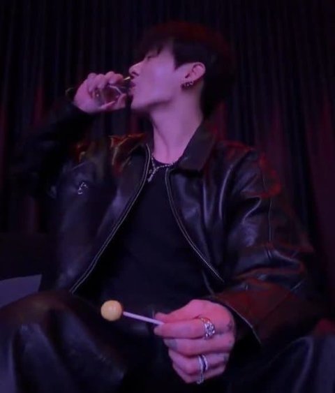 정국보면 중2병이 제때오는것도 복이다