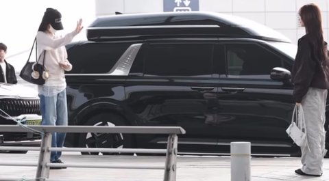 안유진이랑 리즈랑 오늘 공항에서..