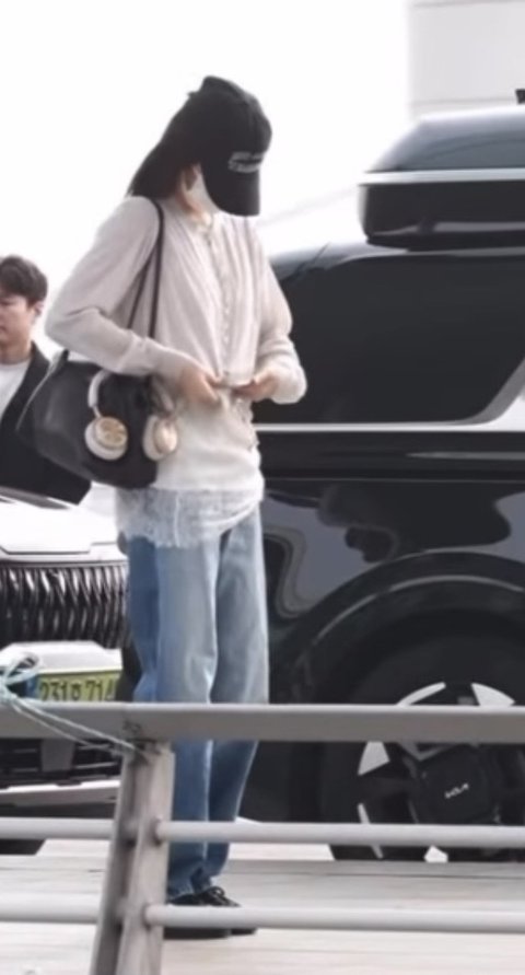 안유진이랑 리즈랑 오늘 공항에서..