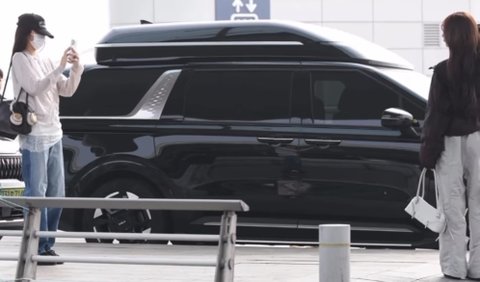 안유진이랑 리즈랑 오늘 공항에서..