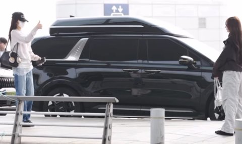 안유진이랑 리즈랑 오늘 공항에서..