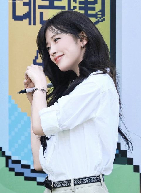 안유진은 오늘 팝업 행사온거