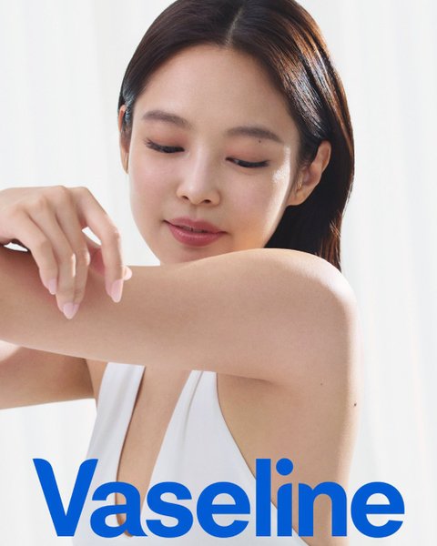 150년만에 바셀린 첫 엠버서더 제니