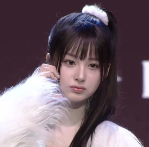 와 오늘 설윤 얼굴 봐 ㄷㄷ