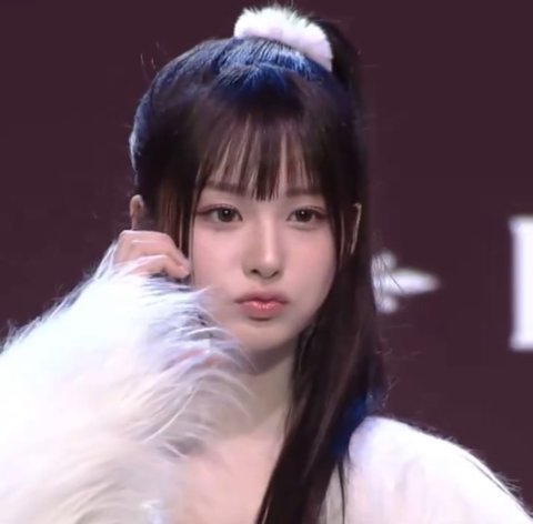 와 오늘 설윤 얼굴 봐 ㄷㄷ