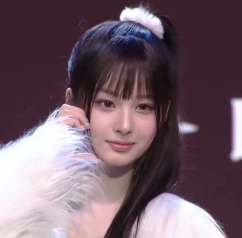와 오늘 설윤 얼굴 봐 ㄷㄷ