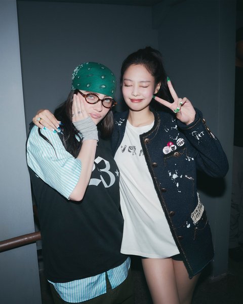 제니랑 사적으로 연락한다는 빌리 아일리쉬