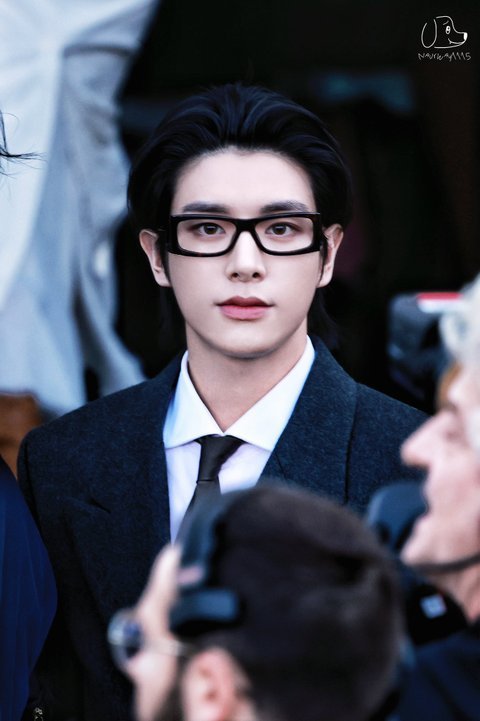 프라다 엔하이픈 제이크가 ㄹㅈㄷ임