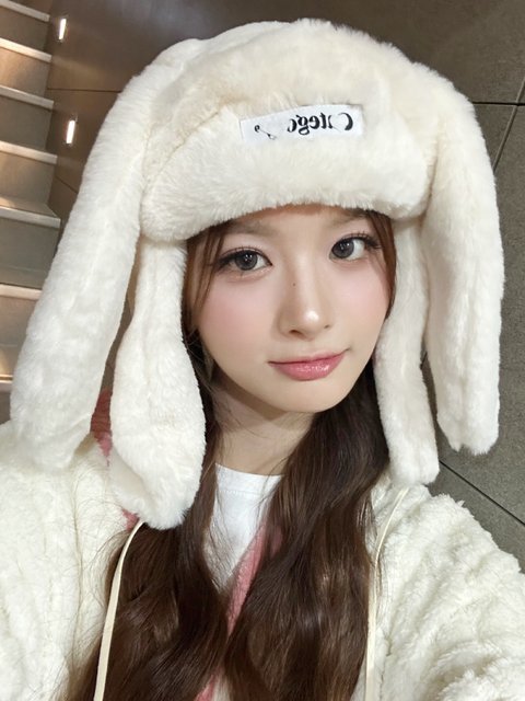 설윤 진짜 셀카 못찍는거 같음