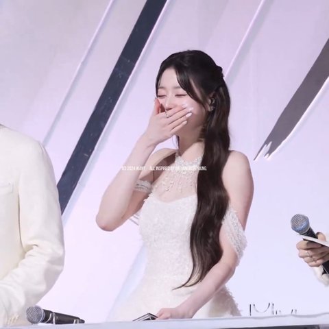 나 장원영이 이렇게 웃참 못하는걸 처음 봄..