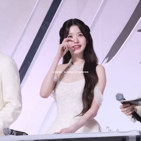 나 장원영이 이렇게 웃참 못하는걸 처음 봄..