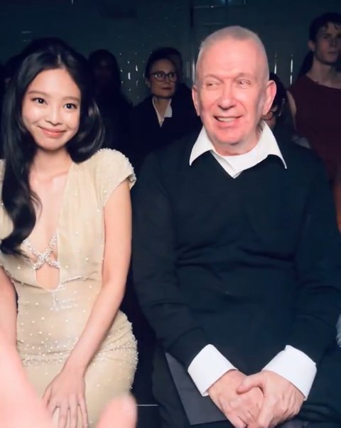 제니 장폴고티에 쇼도 찢었다