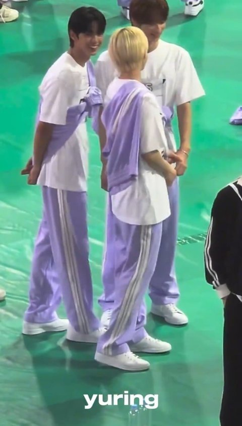 투어스 도훈 피부색 심각한데?