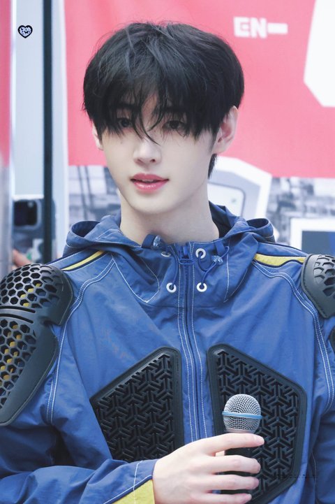 오늘 엔하이픈 02들 ㅈㄴ 잘생겼다